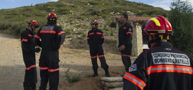 Incendio en una nave abandonada moviliza a los bomberos a las afueras de Vila-real