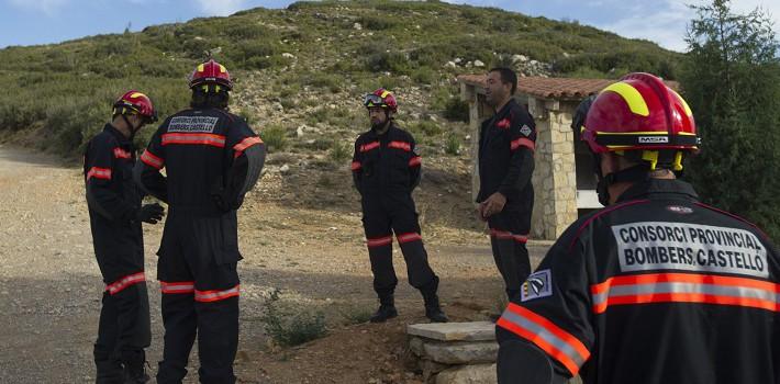 Incendio en una nave abandonada moviliza a los bomberos a las afueras de Vila-real