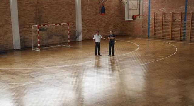 El Club Bàsquet Vila-real i Penya La Merla sol·liciten a l’Ajuntament un tros del parquet del Campió Llorens