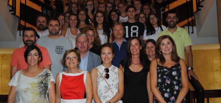 Els alumnes escocesos d’intercanvi a l’IES Francesc Tàrrega, rebuts a l’Ajuntament