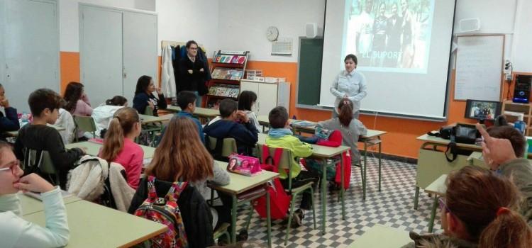 La nadadora Sonia Mañas visita els alumnes de sisé curs de Concepción Arenal