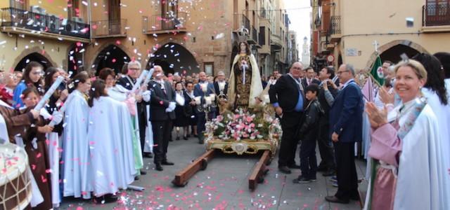 Vila-real tanca la Setmana Santa amb una multitudinària processó de l’Encontre que ha culminat en la plaça de la Vila