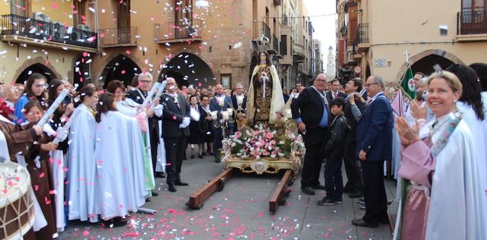 Vila-real tanca la Setmana Santa amb una multitudinària processó de l’Encontre que ha culminat en la plaça de la Vila