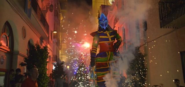 La ciutat es prepara per als empedrats amb la venda de les polseres solidàries