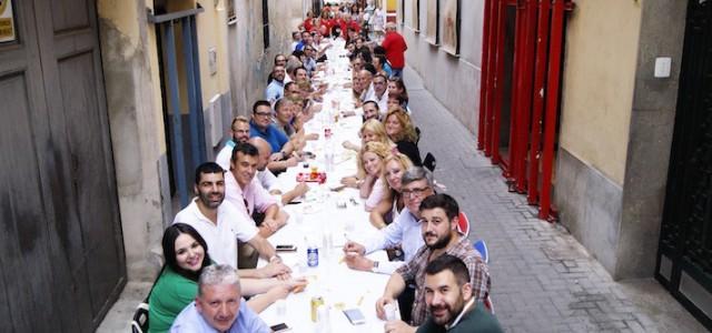 La penya El Vermelló celebra un dinar de festes amb polítics del PSPV, amics i mitjans