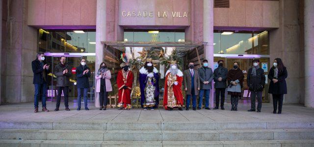 Vila-real facilita l’accés preferent i adaptat per a xiquets i xiquetes neurodivergents en la recollida de cartes als patges reials