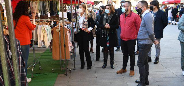 Els comerços de Vila-real fan front a la Covid-19 i trauen al carrer les millors ofertes de final de temporada