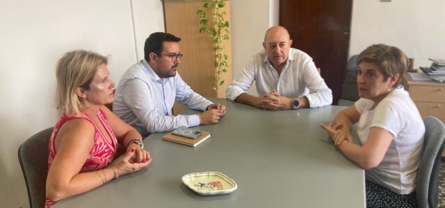 Casabó visita la Fundació Tots Units i agraeix la seva labor per a la inserció social i laboral