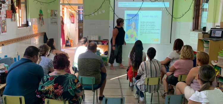 Les famílies de Carmelites Vila-real realitzen la primera reunió del curs amb els tutors