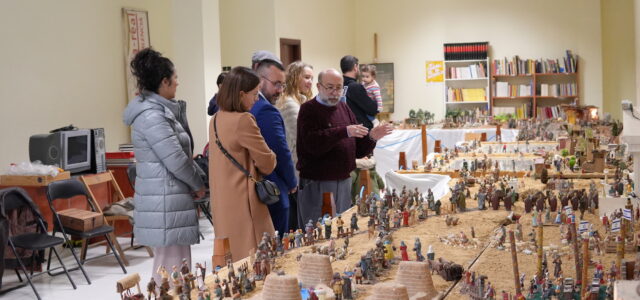 Vila-real inaugura el Betlem del Casal Jaume I creat per Toni Royo i Manuel Carceller