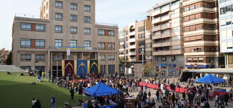 La Plaça Major de Vila-real, ‘de gom a gom’ per rebre els missatgers reials