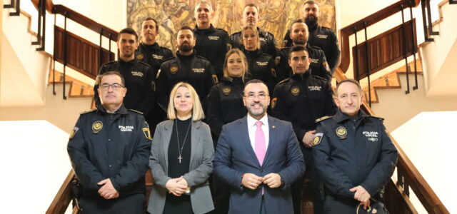 José Benlloch i Silvia Gómez reben a les noves incorporacions de la Policia Local de Vila-real