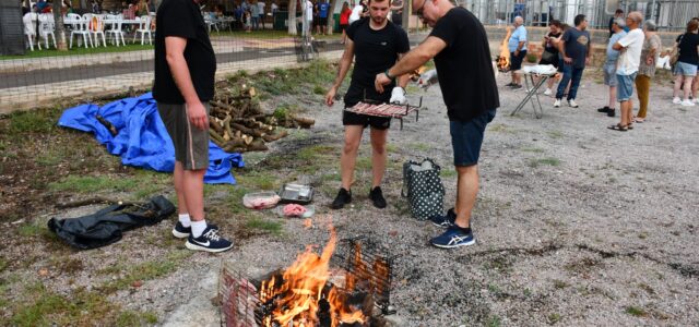 Els veïns del barri del Progrés celebren la tradicional Nit de la Xulla