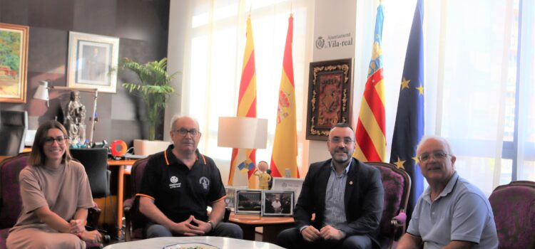 Benlloch rep Apaval amb motiu de la participació en l’Europeu de reclam