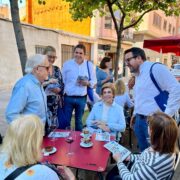 L’agrupació local del PP fa campanya per les europees en el mercat de Vila-real