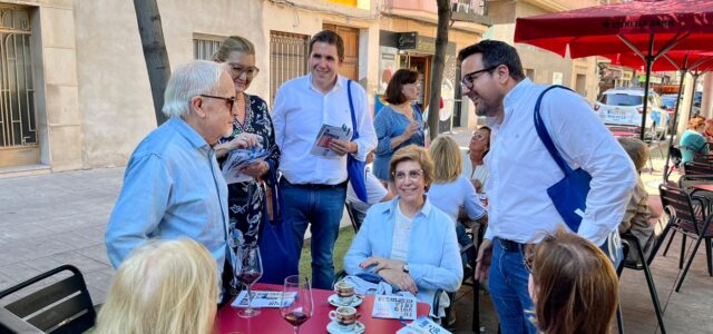 L’agrupació local del PP fa campanya per les europees en el mercat de Vila-real