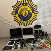 La UCECO de la Policia Local de Vila-real inspecciona el mercat d’antiguitats amb diverses denúncies i intervencions