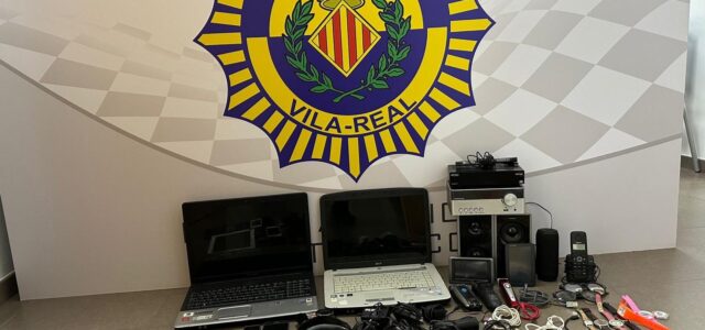 La UCECO de la Policia Local de Vila-real inspecciona el mercat d’antiguitats amb diverses denúncies i intervencions