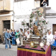 El barri del Pilar de Vila-real celebra la tradicional missa i processó