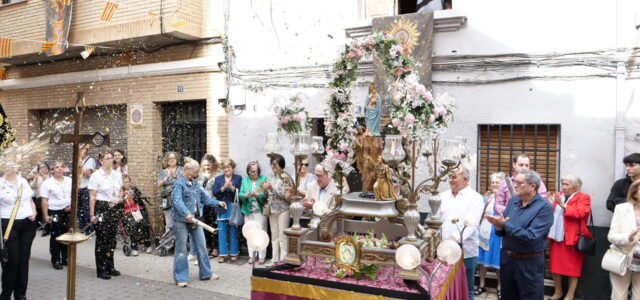 El barri del Pilar de Vila-real celebra la tradicional missa i processó