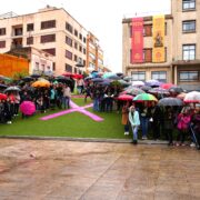 Vila-real es bolca amb l’Associació Castelló Contra el Càncer en un acte solidari malgrat la pluja