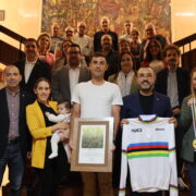 Vila-real celebra la victòria de Sebastián Mora Vedrí, campió del món de ciclisme en pista