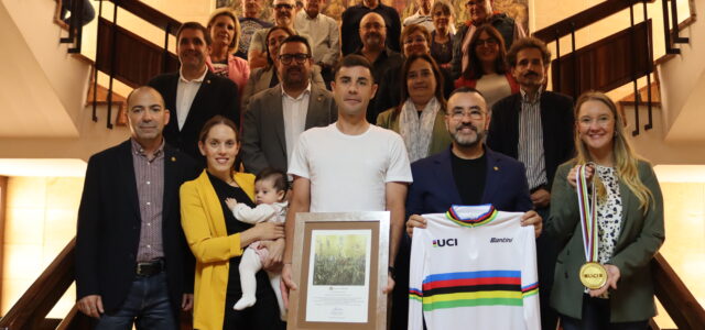 Vila-real celebra la victòria de Sebastián Mora Vedrí, campió del món de ciclisme en pista