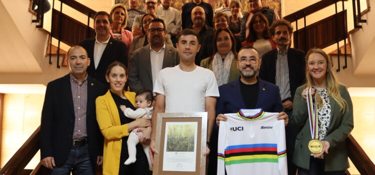 Vila-real celebra la victòria de Sebastián Mora Vedrí, campió del món de ciclisme en pista