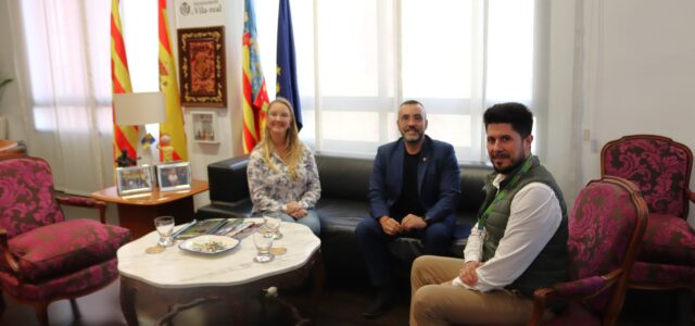 L’alcalde de Vila-real i la vicealcaldessa es reuneixen amb el nou gerent de Carrefour