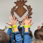 Els xiquets i xiquetes de La Consolació visiten la Prefectura de la Policia Local per conéixer el seu treball