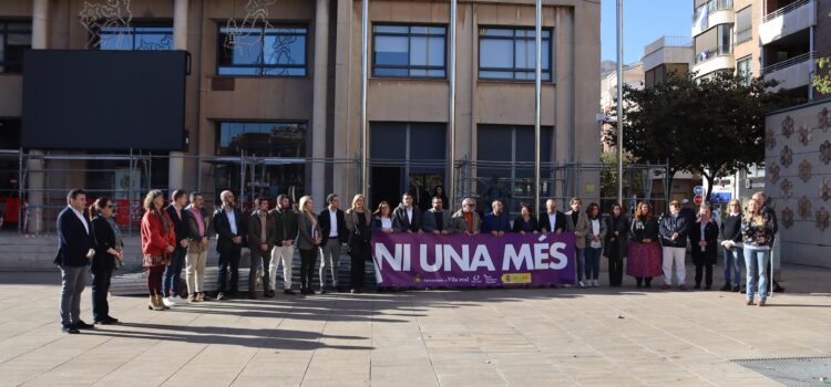 Vila-real guarda un minut de silenci per condemnar l’assassinat masclista d’una jove a Orihuela