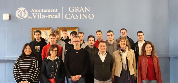 Visita d’alumnes d’Erasmus de Nyíregyháza a Vila-real per a un projecte de xarxes intel·ligents