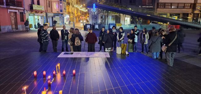 Vila-real celebra una vigília en homenatge a les dones víctimes de la violència masclista