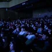 Recital poeticoteatral “Estellés, la nostra veu” encisa més de 300 estudiants