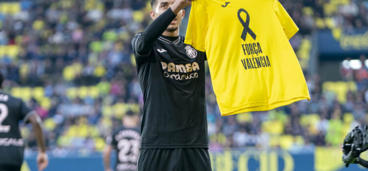 El Villarreal goleja a l’Alabés en La Ceràmica com a homenatge a les víctimes de la DANA (3-0)