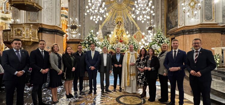 Fervor i emoció en el trasllat de la ‘geperudeta’ des de Sant Pasqual fins a l’Arxiprestal de Vila-real