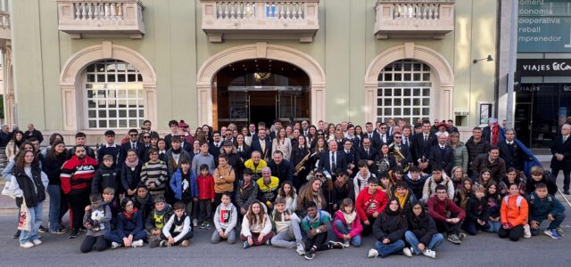 Xiquets i xiquetes afectats per la DANA visiten Vila-real en un dia cultural