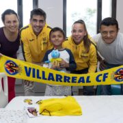 El Villarreal CF reparteix il·lusió als hospitals amb la seua tradicional visita nadalenca