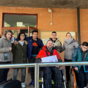 Prop de 800 joves de Vila-real participen en la I Marxa Solidària en benefici de l’Associació Conquistando Escalones