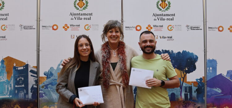 La regidora de Cultura lliura els donatius solidaris dels espectacles culturals