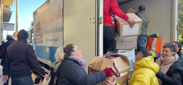 Una caravana solidària partix Vila-real per a portar il·lusió als xiquets afectats per la Dana