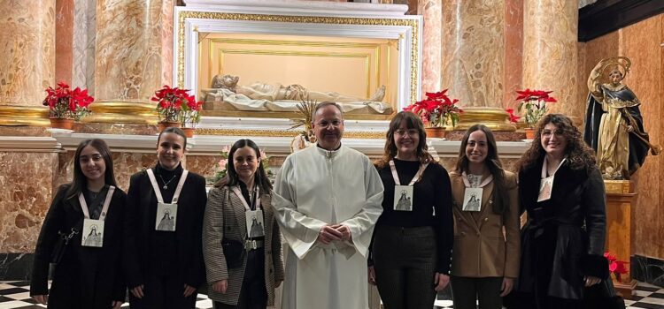 Vestició d’Escapularis, acte de tradició i benvinguda a la nova junta de les Rosarieras