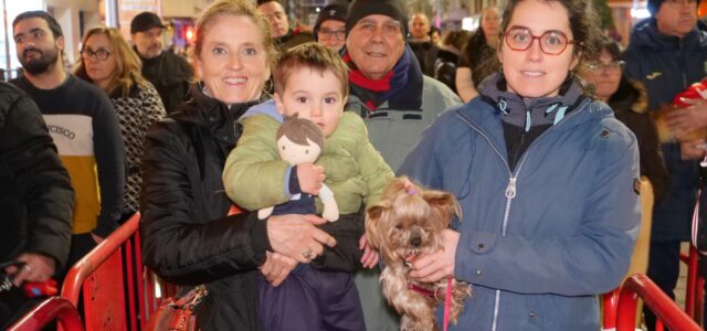 Les tradicions tornen a omplir Vila-real amb la benedicció d’animals i el repartiment de rotllos