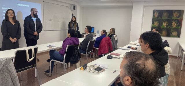 50 persones inicien els cursos de valencià per a adults que ofereix per l’Ajuntament de Vila-real