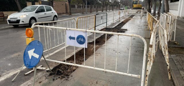 Vila-real reprén les labors per a soterrar la línia de mitja tensió paral·lela al carrer de l’Ermita