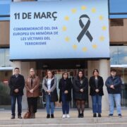 Vila-real recorda les víctimes del terrorisme amb un minut de silenci ple d’emoció