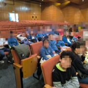 Els escolars de Vila-real gaudeixen del cinema en valencià a l’Auditori Municipal